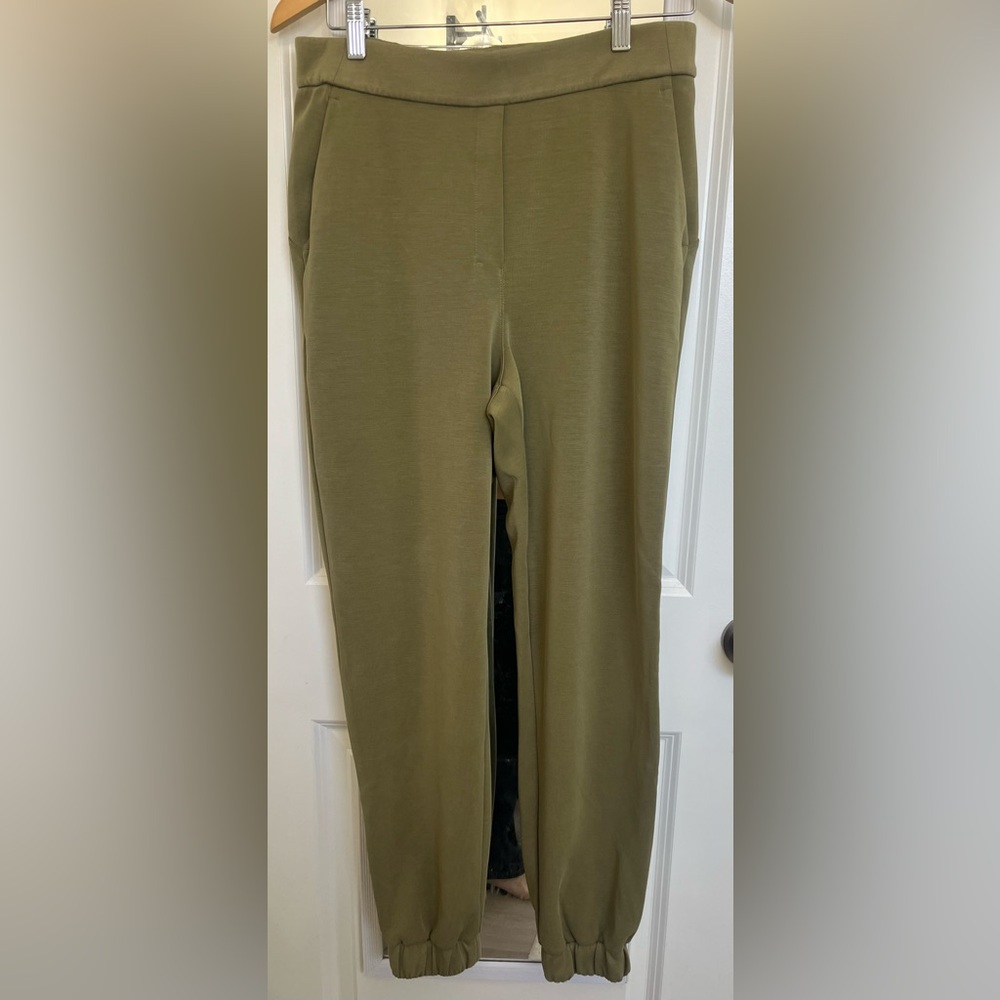 Lululemon Softstreme Relaxed High-Rise Pant Bronze
Green Size 8
